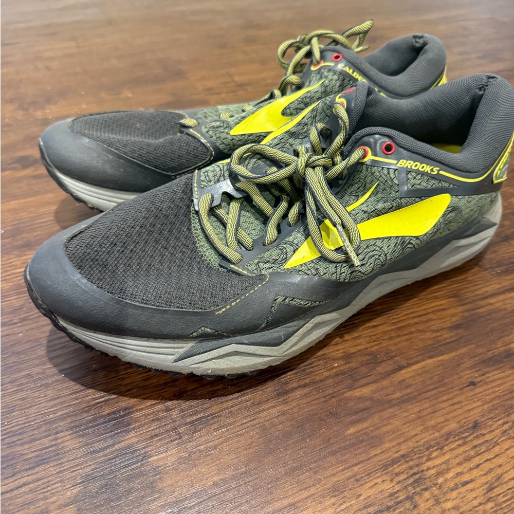 Brooks Black and Yellow Athletic Shoes